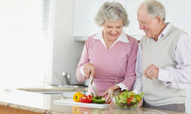 رژیم غذایی سالمندان| تغذیه و توجه به نیازهای غذایی آن‌ها