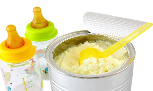 سهم هر نوزاد زیر ۲ سال ۲۰ قوطی شیرخشک در ماه است