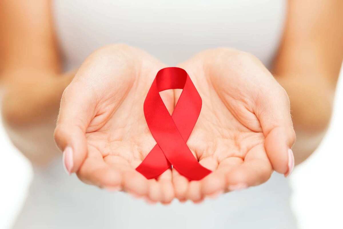 تشخیص و درمان HIV رایگان است