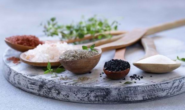 انواع نمک خوراکی و کاربرد آن در آشپزی