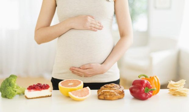 رژیم بارداری | در هر ماه بارداری چه غذاهایی بخوریم؟ | تغذیه سالم در بارداری