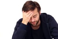 علل سردرد در ماه رمضان | ۱۰ روش درمان سردرد روزه داری