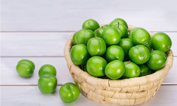 ارزش غذایی و کالری گوجه سبز (آلوچه) چقدر است؟