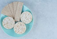 رایس کیک چیست؟ خواص، ارزش غذایی، کالری