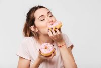 ۱۱ روش ساده برای کاهش میل به شیرینی | جای قند و شکر چی بخوریم؟