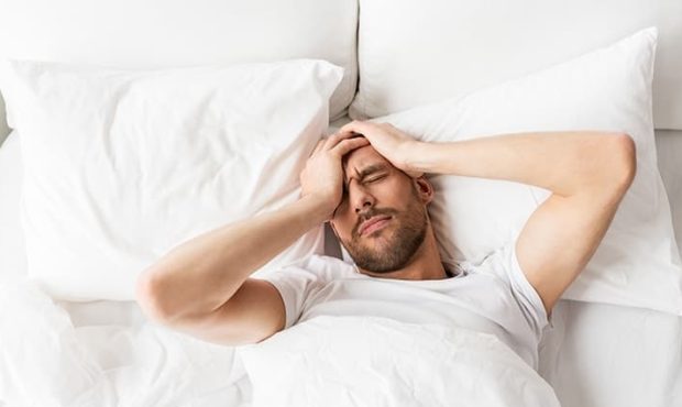 چرا نمی توانم از خواب بیدار شوم؟ راه‌حل چیست؟