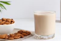 طرز تهیه شیر بادام خانگی خوشمزه، مقوی و سالم