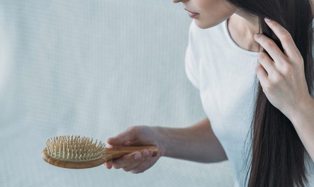 علت ریزش مو در افرد دیابتی | ۸ روش درمان