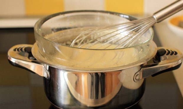 روش صحیح و اصولی بن ماری کردن مواد غذایی (حرارت غیرمستقیم) روش صحیح و اصولی بن ماری کردن مواد غذایی (حرارت غیرمستقیم)