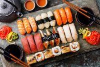 سوشی چیست | انوع سوشی محبوب در جهان + عکس